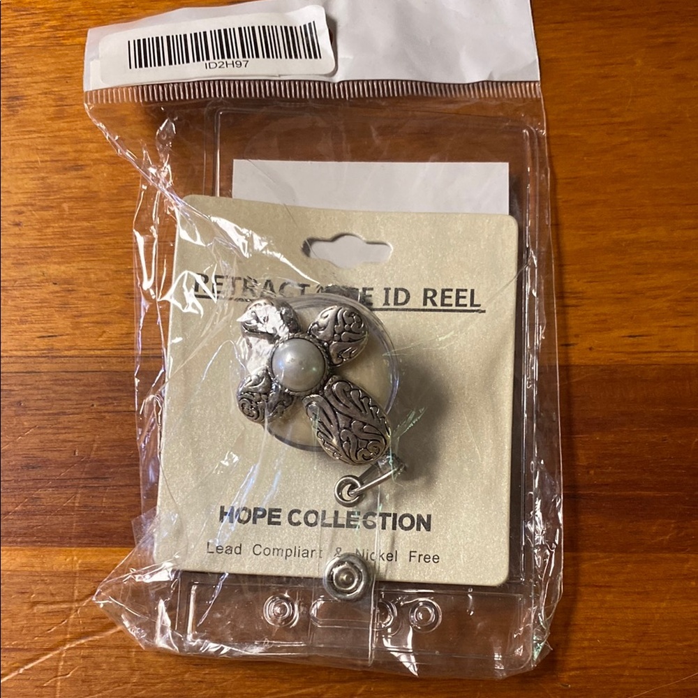 Hope Collection Silver and Pearl Retractable ID Reel Key Card Holder
